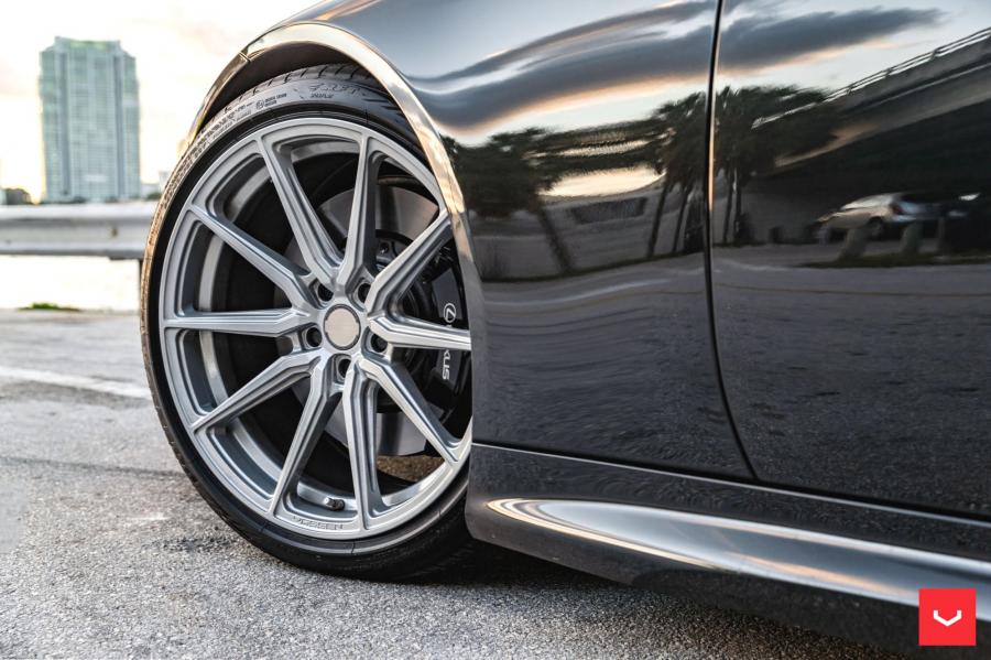 Детали экстерьера Lexus LC500 on Vossen Wheels (HF-3) 2019 года  (фото 6 из 42)